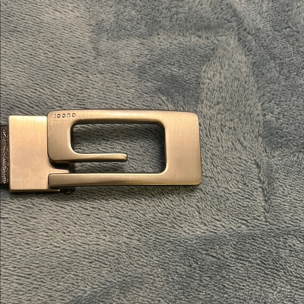 Women’s Gucci Black Leather Belt with pewter color Buckle. 1” wide - Picture 7 of 9